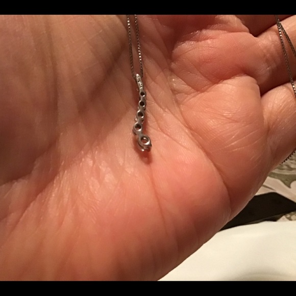 10k 7 DIAMOND JOURNEY PENDANT - Picture 3 of 7